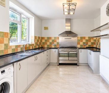 3 bedroom semi-detached house to rent - Photo 6