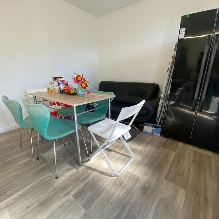 4 bedroom property to rent - Photo 1