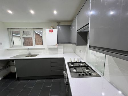 1 Bed Flat, Grosvenor Road, E6 - Photo 4