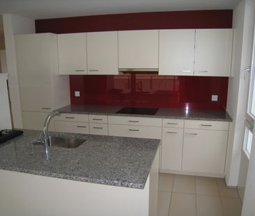 Moderner Ausbau - Grosszügige Räume - Photo 3