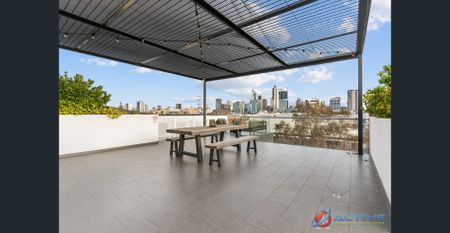 Luxurious and Sustainable Northbridge Apartment - Photo 2