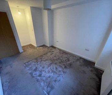 Bedroom - Central Luton - Juliette Balcony - Unfurnished, LU2 - Photo 2