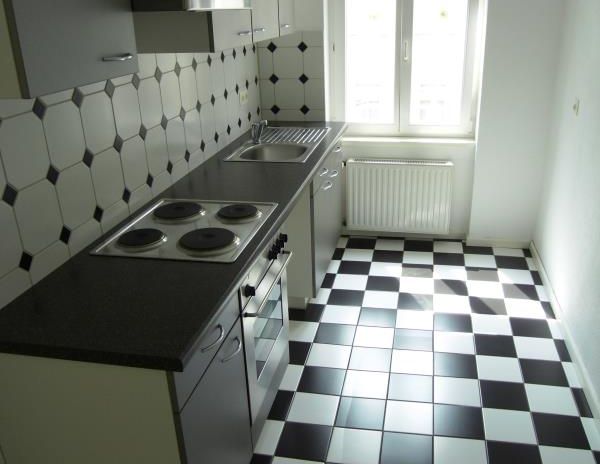 Sanierte 2-Zimmerwohnung mit EBK und Parkettfußboden! - Foto 1
