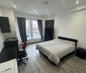 9 bedroom house to rent - Photo 1