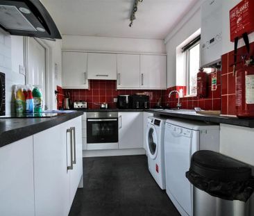 1 bedroom in a house share to rent - Photo 5