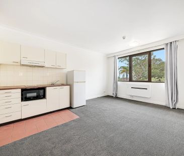 Renovated Studio Apartment in the Shore Apartments - Photo 3