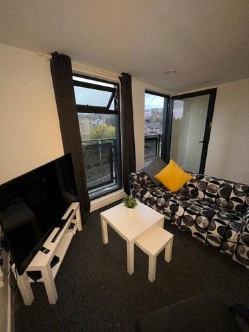 1 bedroom in a flat share to rent - Photo 2