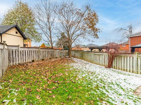 For Lease - 10 Laidlaw Drive, Barrie, Ontario - Photo 5