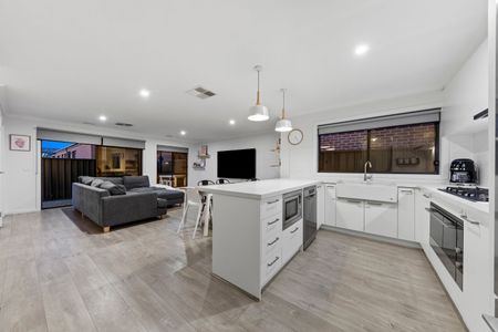 Picture Perfect on Cinema St! - Photo 2