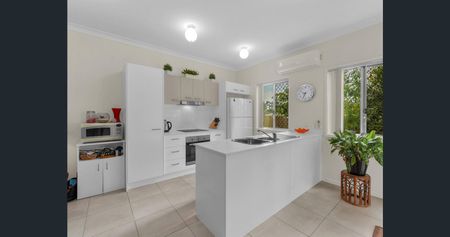 Bright, Modern & Ideally Located - Your Perfect Capalaba Home - Photo 3