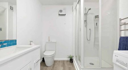 Fully furnished apartment with water views - Photo 4