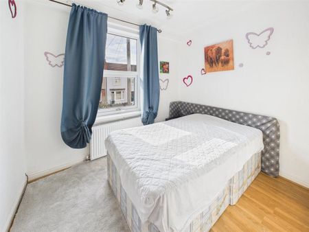 3 bedroom end of terrace house to rent - Photo 4