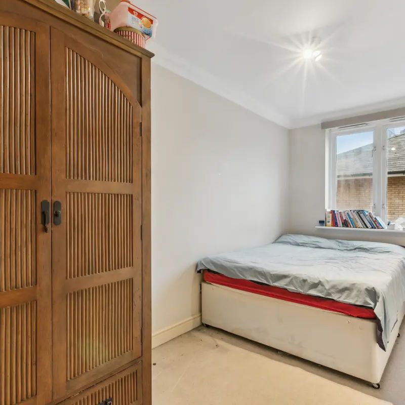 2 bedroom flat in Cotton Row - Photo 1