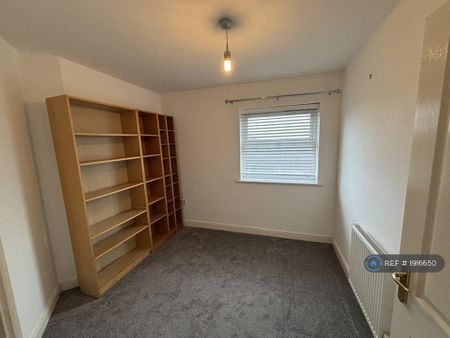 2 bedroom flat to rent - Photo 3