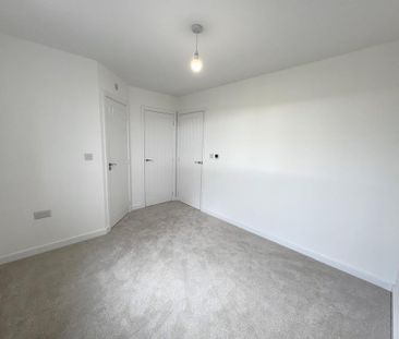 3 bedroom end of terrace house to rent - Photo 2