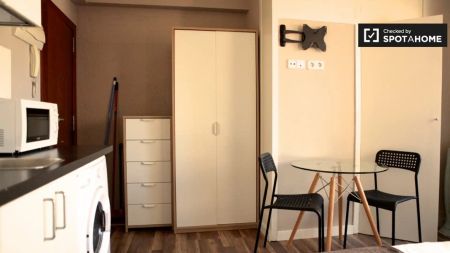 Piso de alquiler en Sant Andreu de Palomar - Photo 3