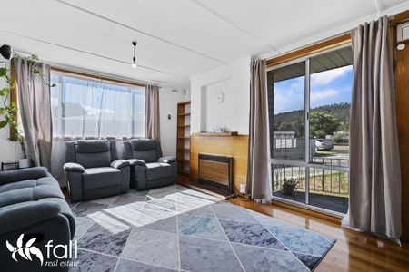 Neat and Tidy, Three Bedroom Home - Photo 5
