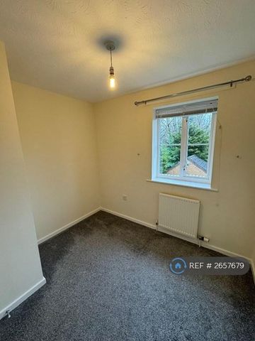 3 bedroom semi-detached house to rent - Photo 3