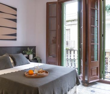 Room in a shared 15-bedroom apartment for rent in el Camp d'en Grassot i Gracia Nova, all bills included - Photo 3