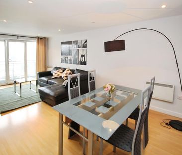 2 bedroom flat to rent - Photo 2