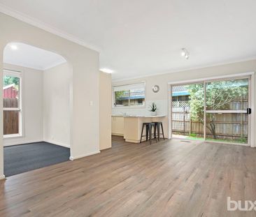 Immaculate three-bedroom home in a sought-after location - Photo 4