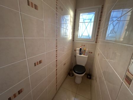 SOMMIERES - Villa T4 en R+1 de 105.96m² avec jardin et piscine - Photo 2