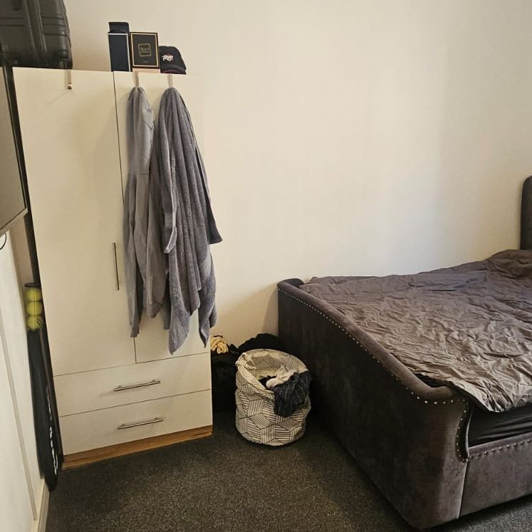 2 Bed - (F2) 78A Burley Road, Burley, LEEDS - LS3 1JP - Student - Photo 1
