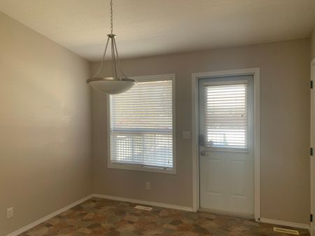 AMAZING FULL HOUSE in Deer Park! PETS OK ~ fully fenced yard! - Photo 4