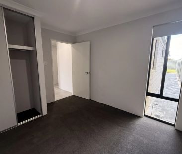 Stylish 3x2 Home in Modern Dual-Lock Property - Photo 4