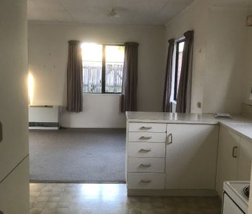 This is a very tidy easy-care home, features three double bedrooms,... - Photo 2