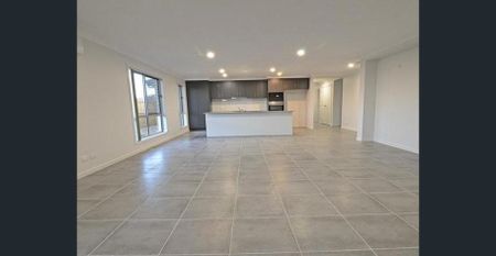 EXECUTIVE ESTATE - CONTEMPORARY, AIR-CONDITIONED HOME WITH SIDE ACCESS!! - Photo 4