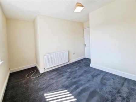 3 bedroom end of terrace house to rent - Photo 4