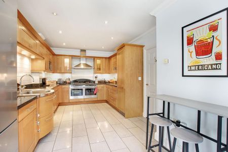 5 bedroom townhouse to rent - Photo 2