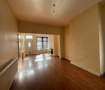 2 Bedroom Mid Terraced House For Rent - Photo 2