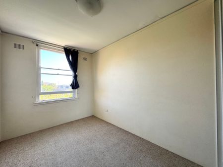 Neatly Presented Two Bedroom Apartment - Photo 3