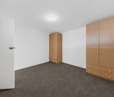 Renovated 1-Bedroom + Study Apartment with Ocean Glimpses - Photo 3