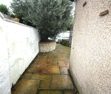 2 bedroom end of terrace house to rent - Photo 6