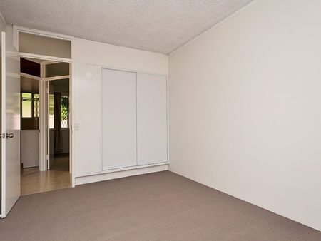 Charming Two Bedroom Unit in the Heart of Surfers Paradise - Photo 4