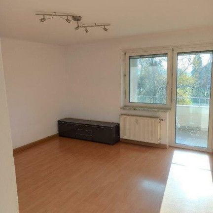 2-Zimmer-Wohnung in Linz/Bindermichl mit Balkon und Lift ab 1. November verfügbar! ACHTUNG die Wohnung wird im Oktober 2026 noch saniert! - Photo 1