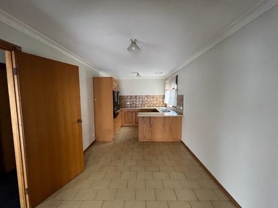 2/95-97 Mickleham Road, Tullamarine VIC 3043 - Photo 1