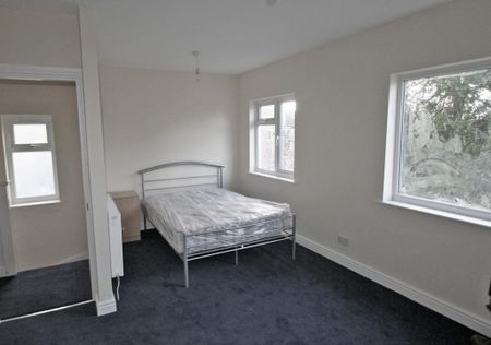 3 bedroom semi-detached house to rent - Photo 4