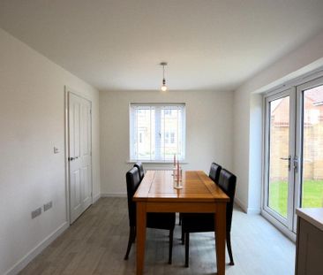 3 bedroom detached house to rent - Photo 3