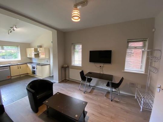 4 bedroom private hall to rent - Photo 1