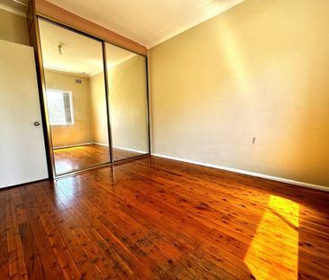 50 Surrey Street, Minto - Photo 2