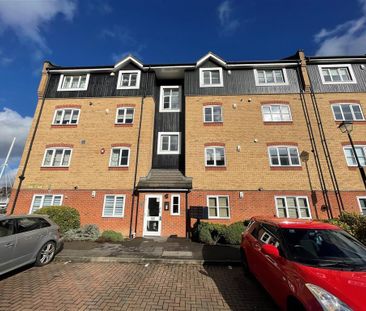 Stationers Place, Hemel Hempstead - Photo 1