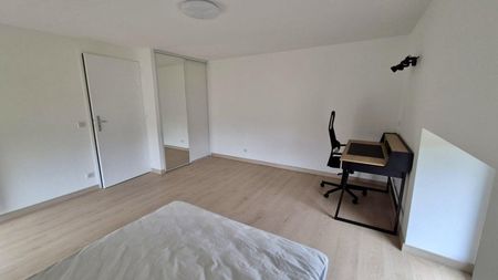 Location / Duplex - Photo 2