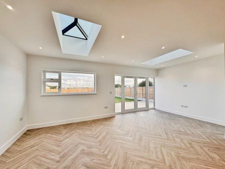 4 bedroom detached bungalow to rent - Photo 2