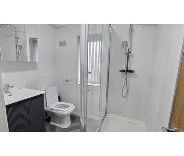 3 bedroom end of terrace house to rent - Photo 2