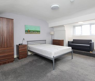 1 bedroom Flat to rent - Photo 1