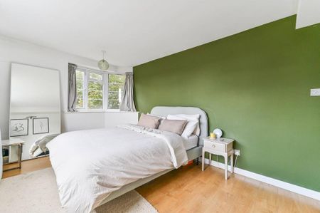 3 bedroom flat to rent - Photo 4